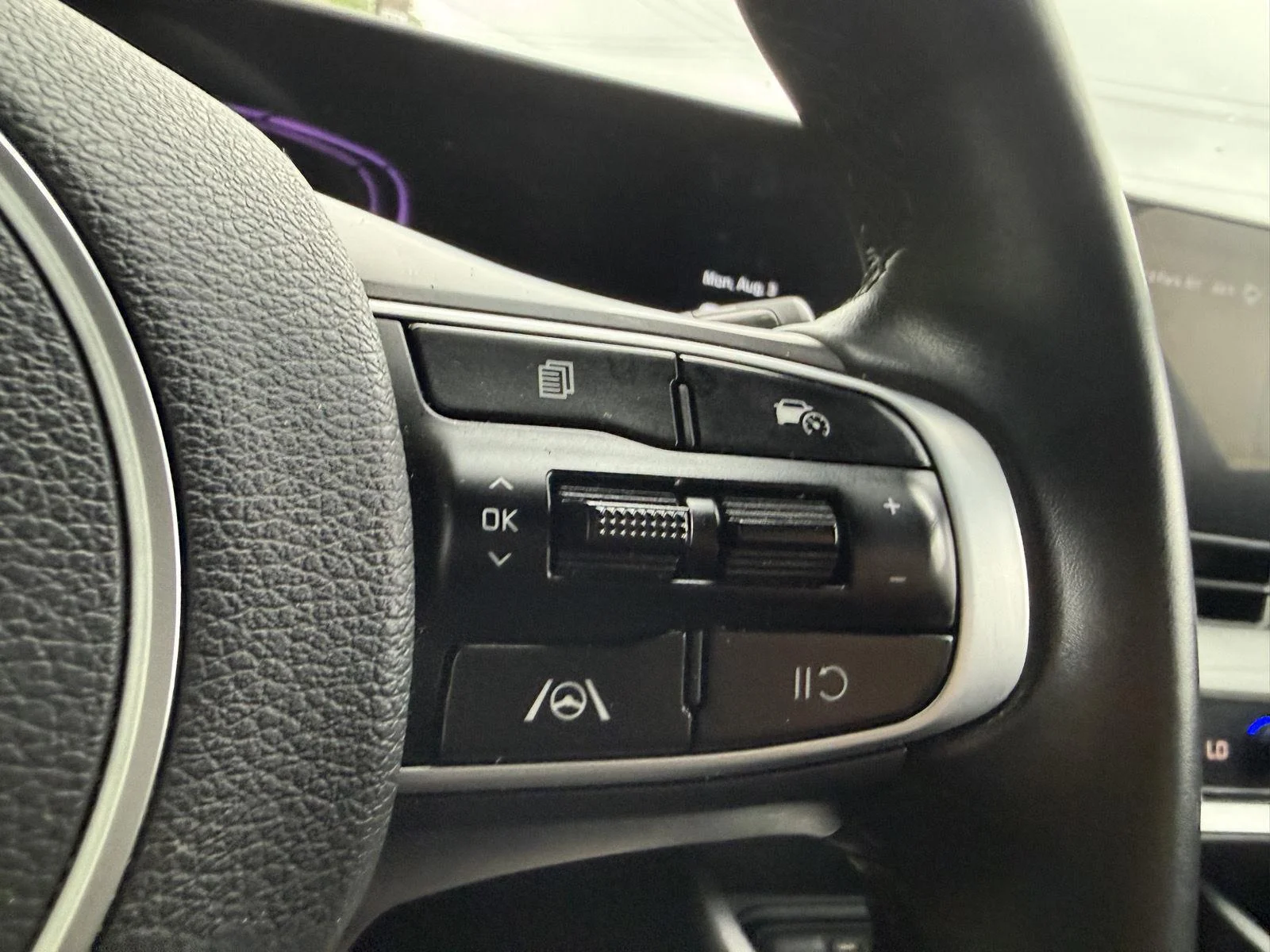 Used 2025 Wolf Gray Kia X-Line image 17