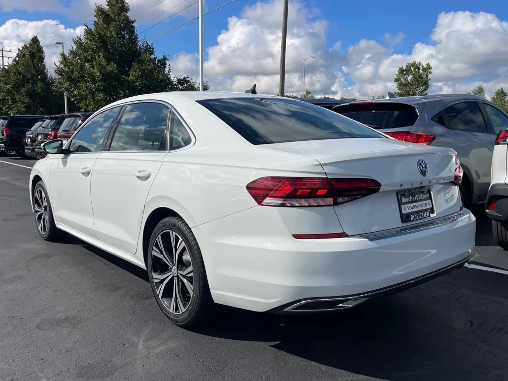 Used 2022 Pure White Volkswagen 2.0T SE image 3