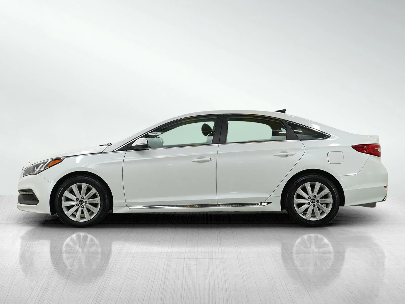 Used 2015 Hyundai Sonata Sport with VIN 5NPE34AF5FH027262 for sale in Minneapolis, Minnesota