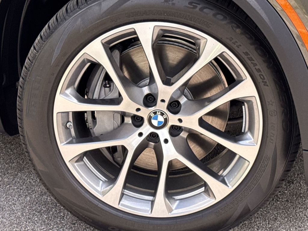 New 2026 Manhattan Green Metallic BMW xDrive50e image 19
