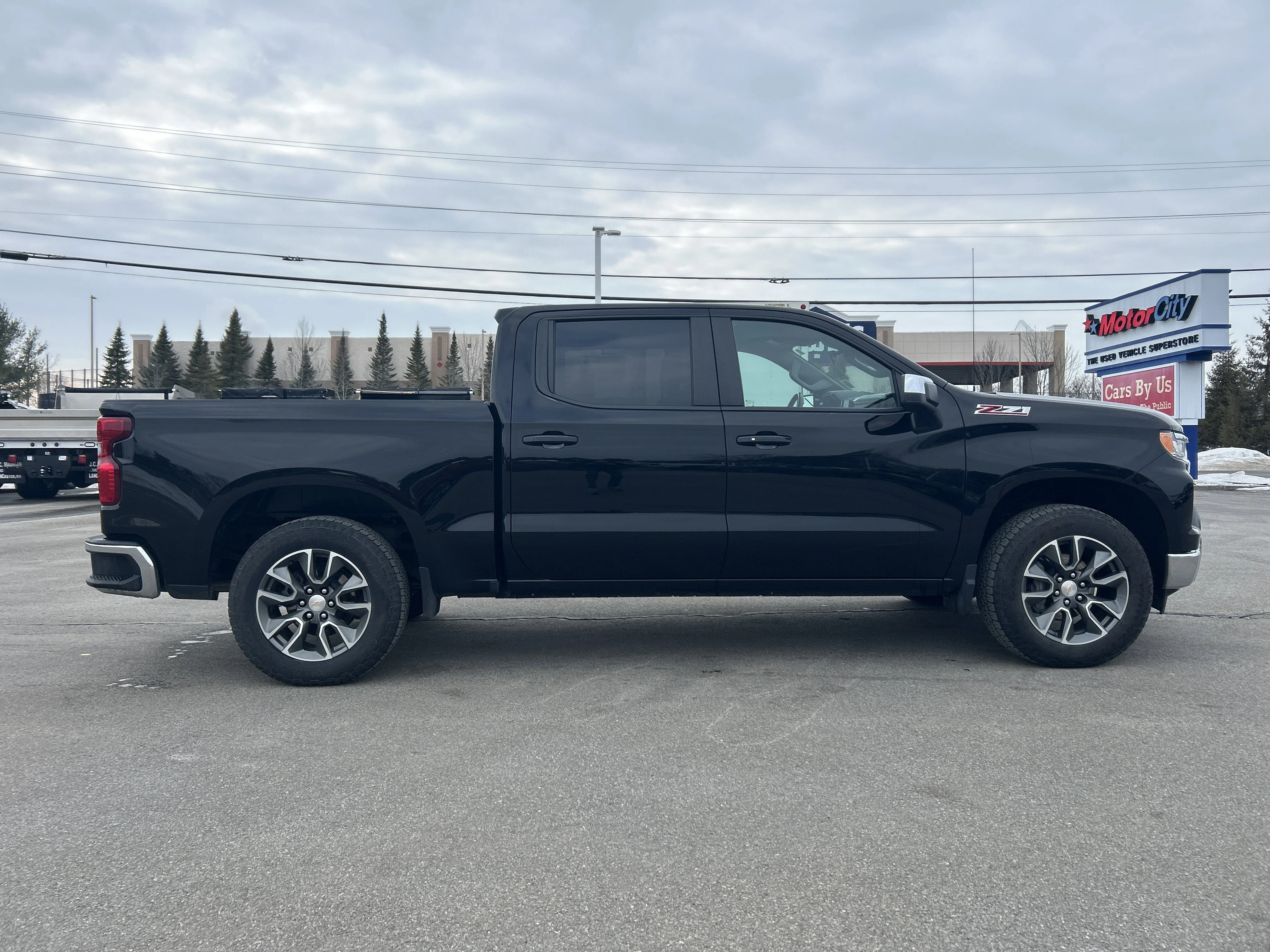 Used 2025 Black Chevrolet LT image 7