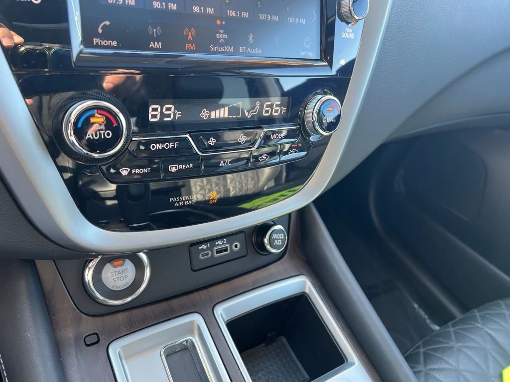 Used 2020 Super Black Metallic Nissan Platinum image 19
