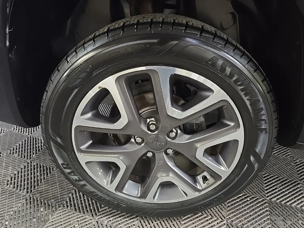 Used 2016 Black Jeep Latitude image 16