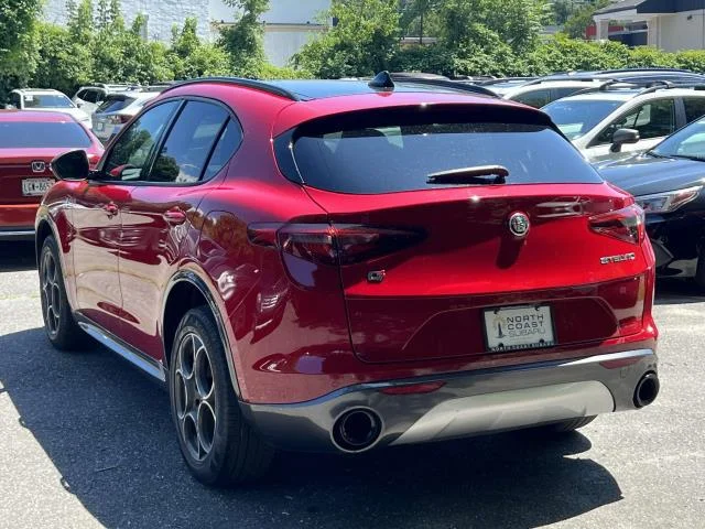 Used 2022 Alfa Rosso Alfa Romeo Ti AWD image 5