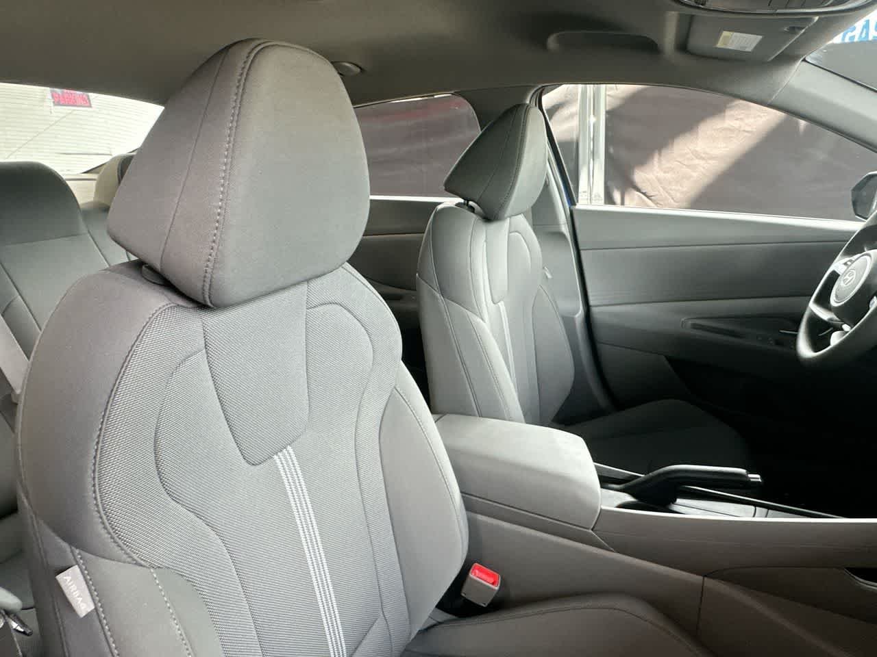 2025 Hyundai Elantra SE - Photo 27
