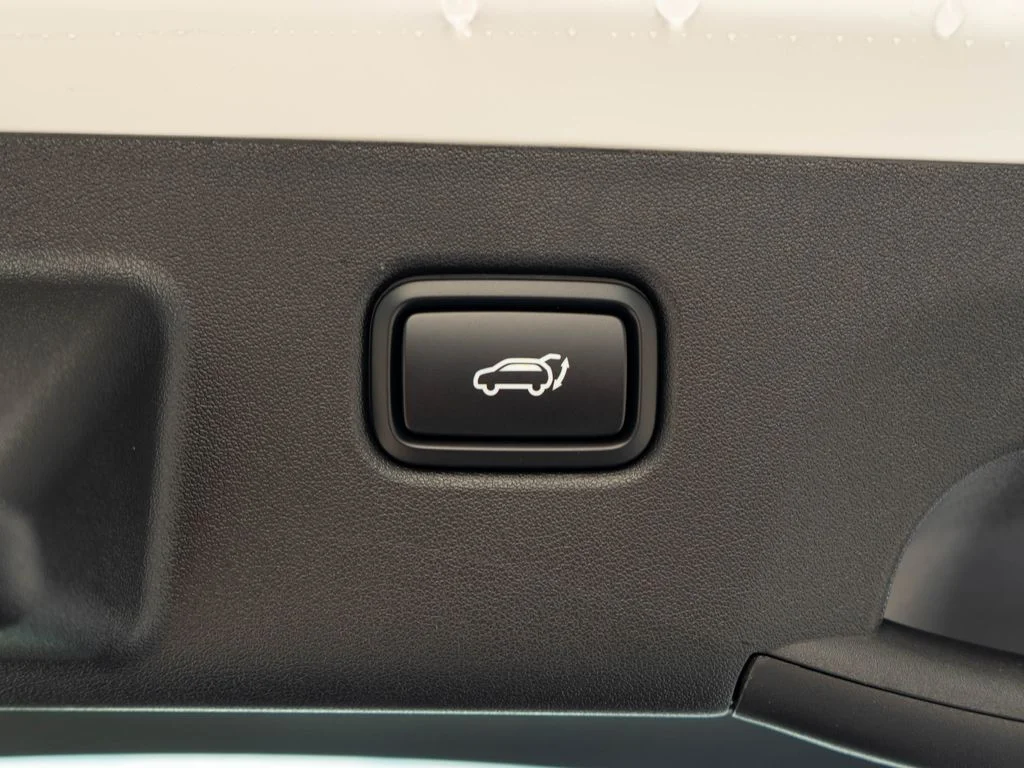 New 2026 Glacial White Pearl / Black Ro Kia GT-Line AWD image 34
