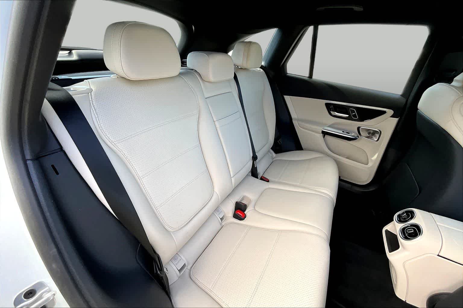 Used 2025 Polar White Mercedes-Benz GLC 300 image 20