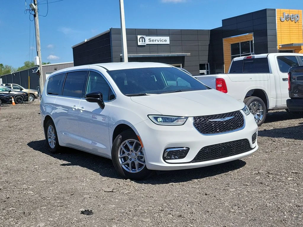 New 2025 Bright White Clear-Coat Exterior Paint Chrysler Select image 34