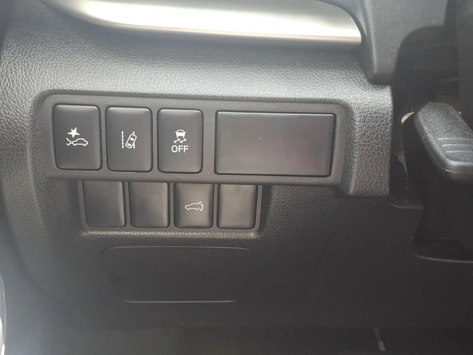 Used 2024 Labrador Black Mitsubishi SE image 24