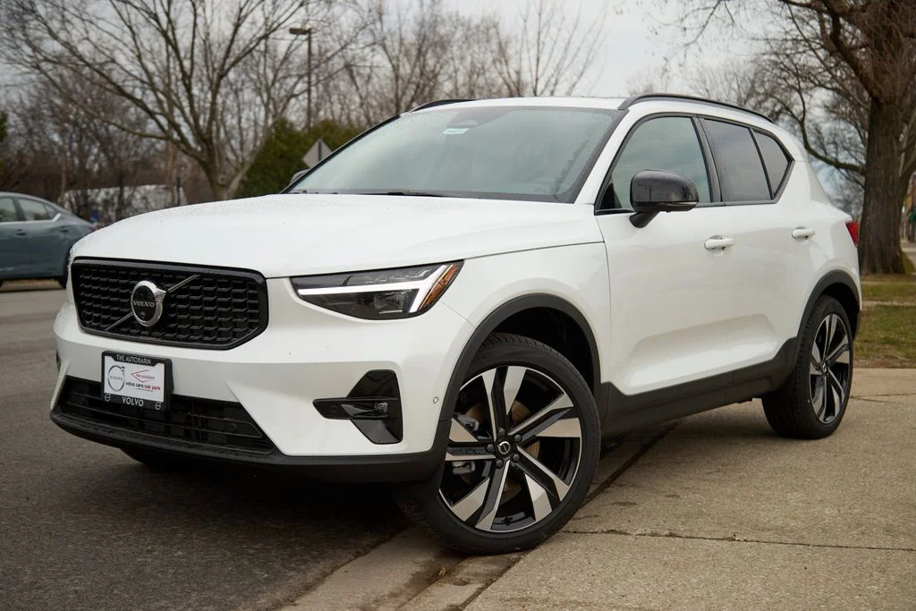 New 2026 Crystal White Volvo Plus image 2