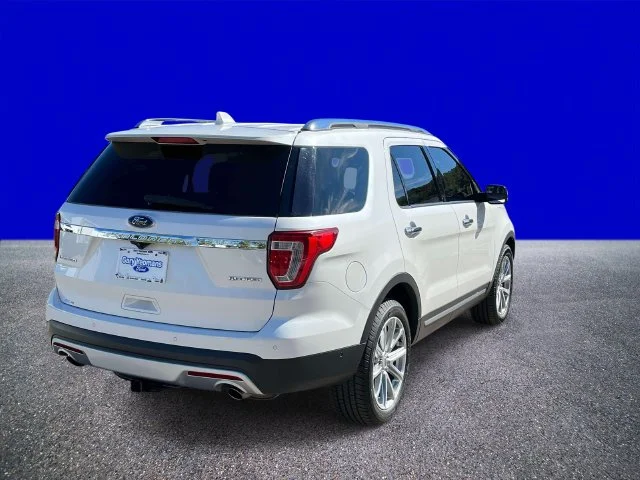 Used 2016 White Ford Limited image 3