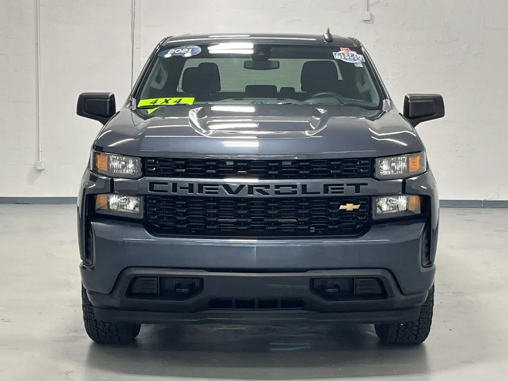 Used 2021 SHADOW GRAY METALLIC Chevrolet Custom image 3