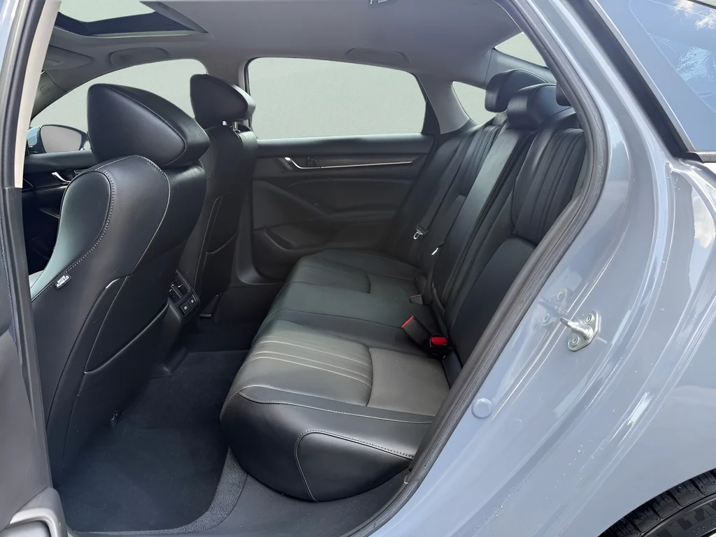 2022 Honda Accord Hybrid Touring - Photo 11