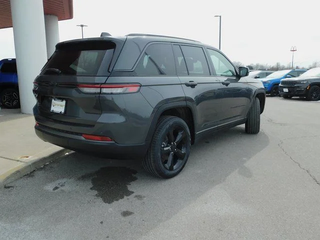 New 2026 Baltic Gray Metallic Clear-Coat Exterior Paint Jeep Limited image 30