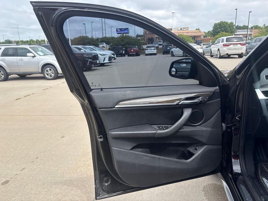 Used 2016 Jet Black BMW xDrive28i image 6