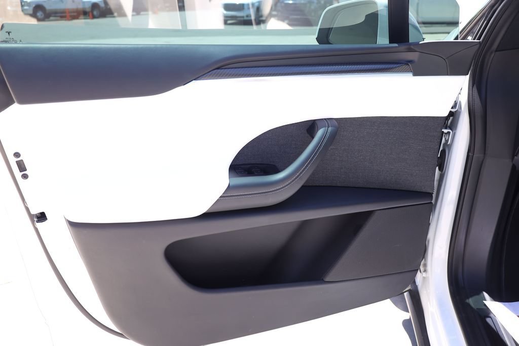 Used 2022 White Tesla Plaid image 10