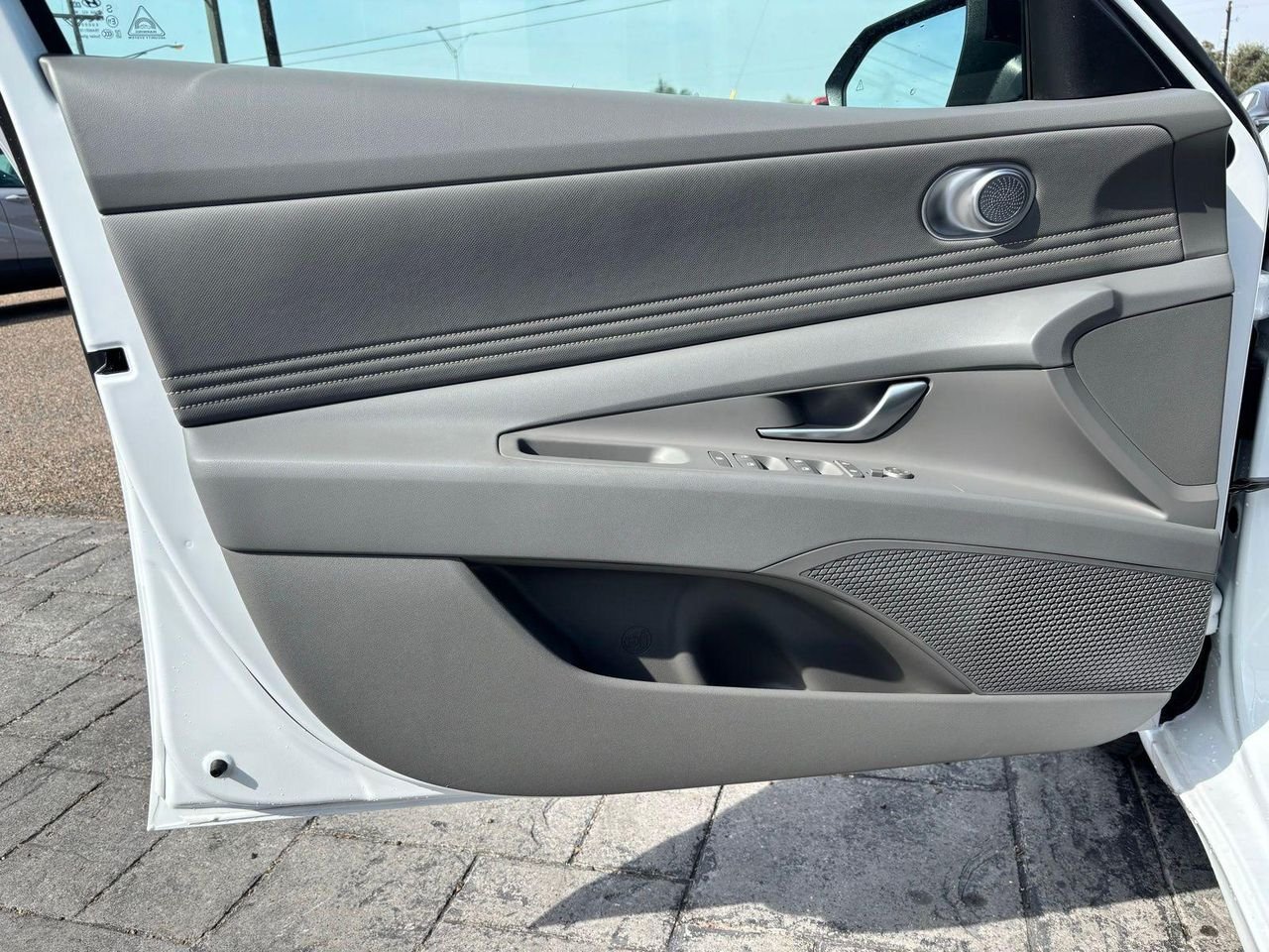 2025 Hyundai Elantra SEL - Photo 16