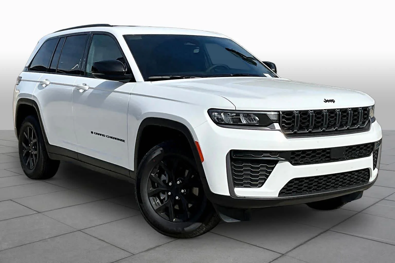 New 2026 Bright White Clear-Coat Exterior Paint Jeep Laredo Altitude image 3
