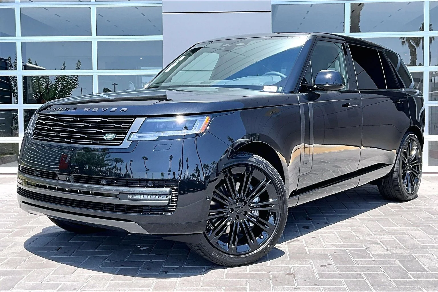 2026 Land Rover Range Rover 3.0 SE LWB 7's photo