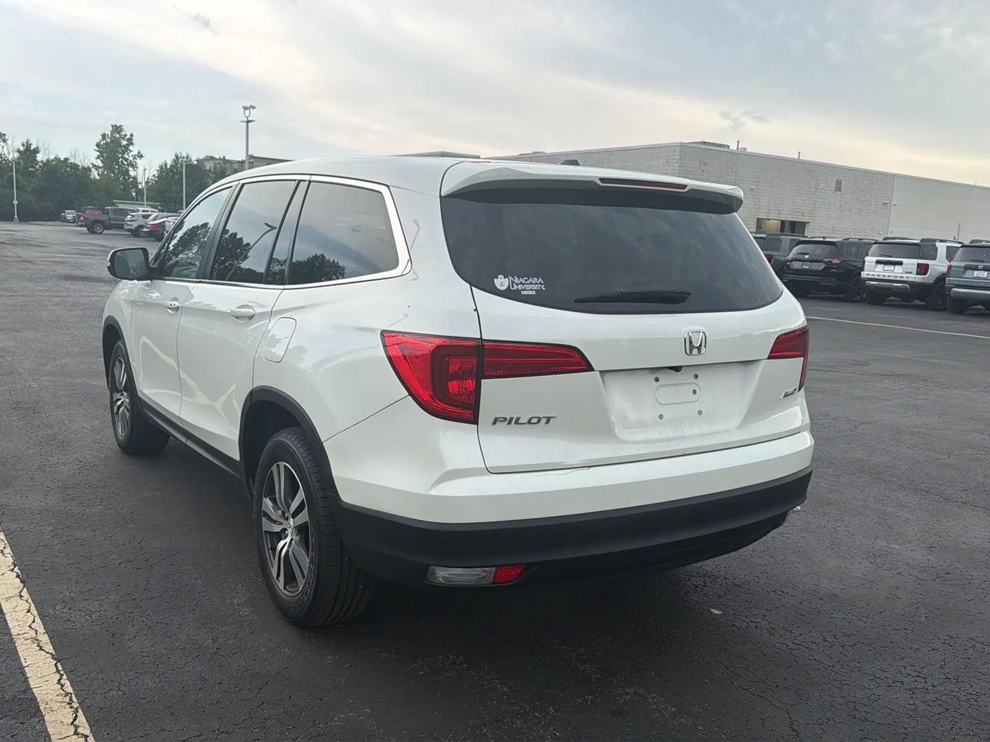 Used 2018 White Diamond Pearl Honda EX-L image 9