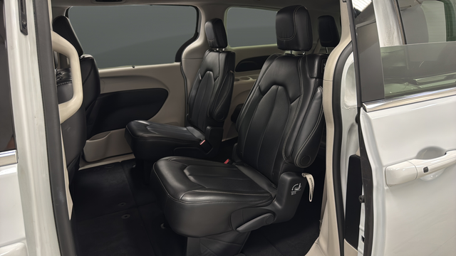Used 2023 Bright White Clearcoat Chrysler Touring L image 21