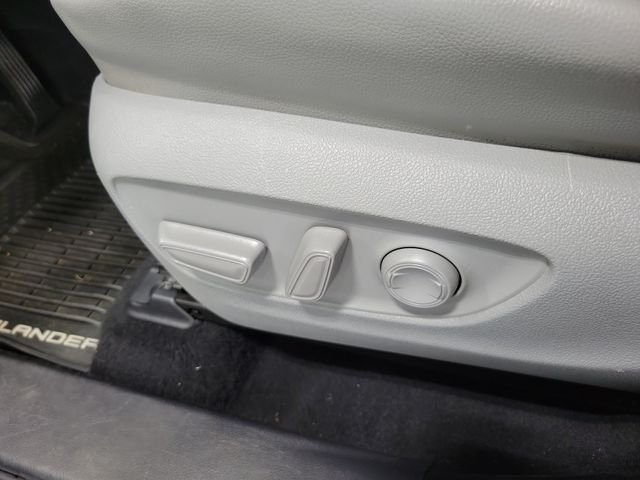 Used 2020 Black Toyota XLE image 9