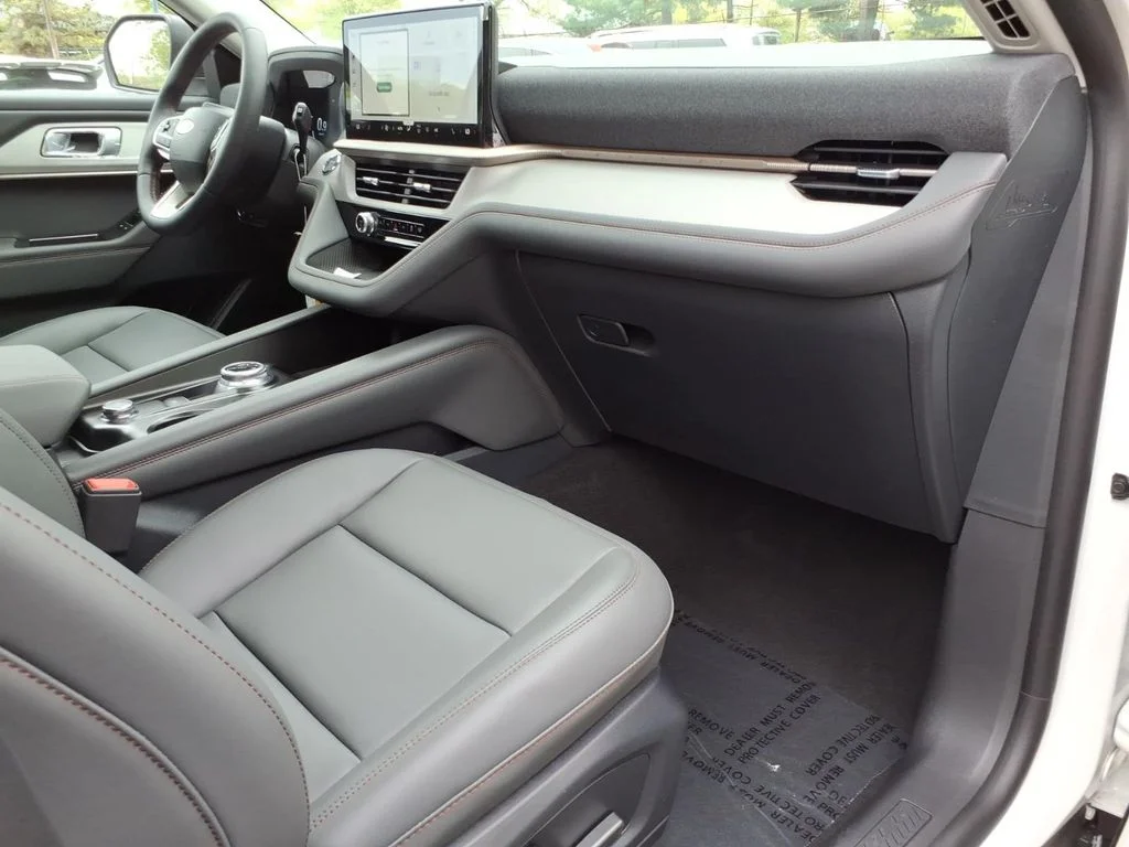 New 2026 Star White Metallic Tri-Coat Ford Active image 9