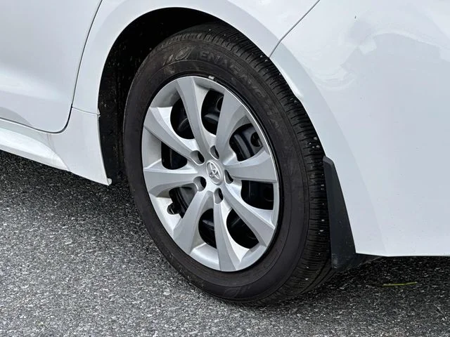 Used 2025 White Toyota LE image 11