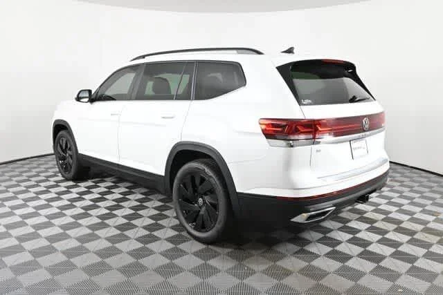 New 2026 Opal White Pearl Volkswagen 2.0T SE w/Technology image 3