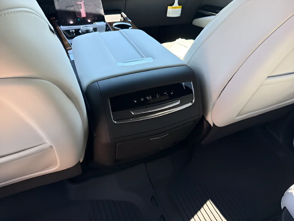 2026 Cadillac Escalade Platinum Sport - Photo 31
