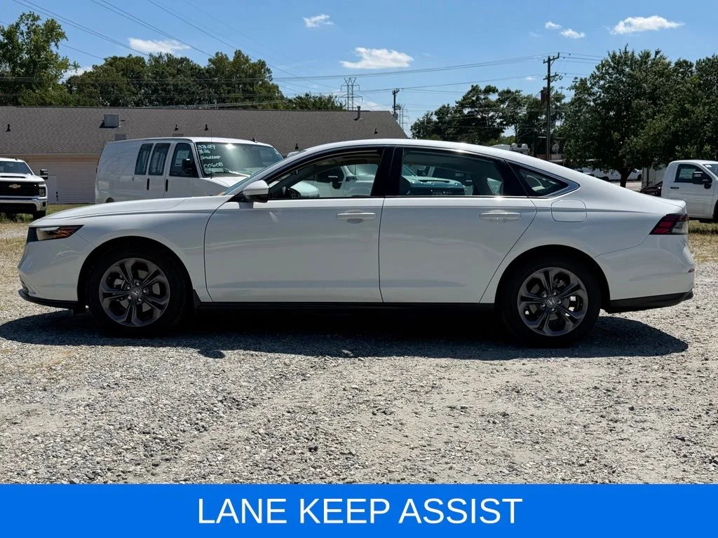 Used 2023 White Honda EX image 8