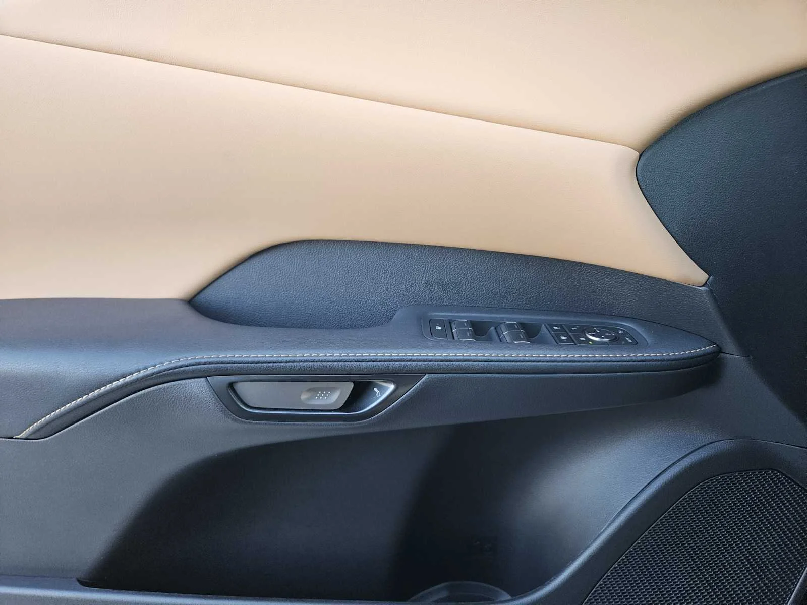 Certified Used 2025 CAVIAR Lexus Premium Plus image 17
