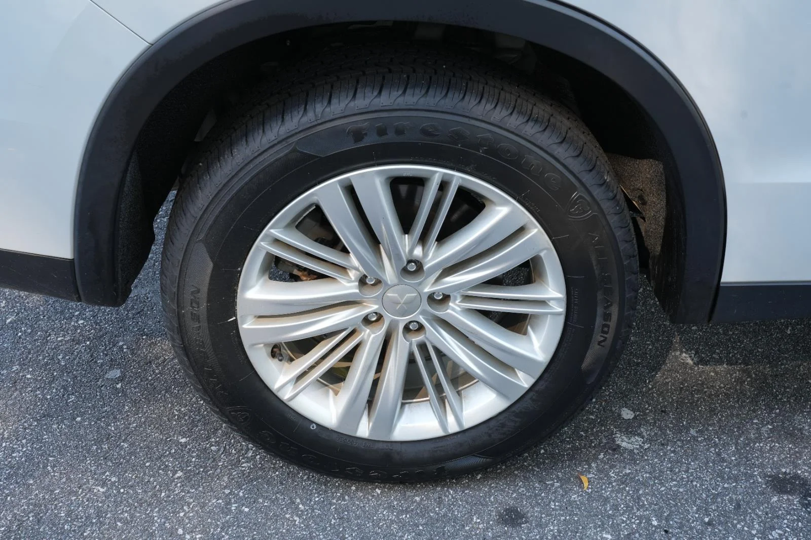 Used 2024 Silver Mitsubishi ES image 33