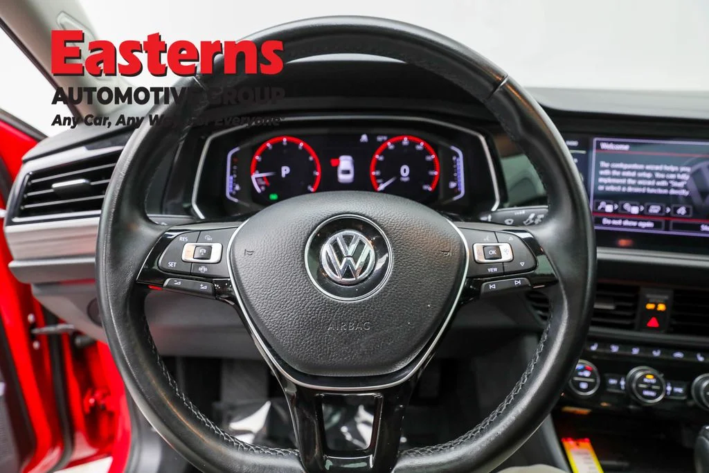 Used 2019 Red Volkswagen SEL image 10