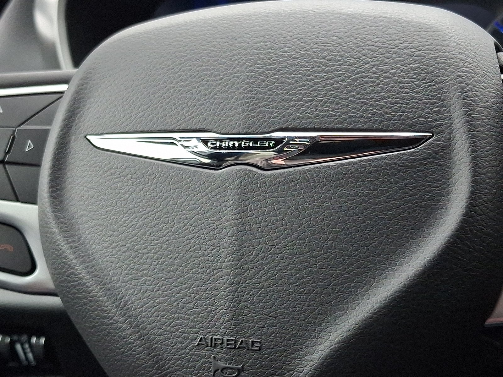 New 2026 Bright White Clear-Coat Exterior Paint Chrysler Select image 14