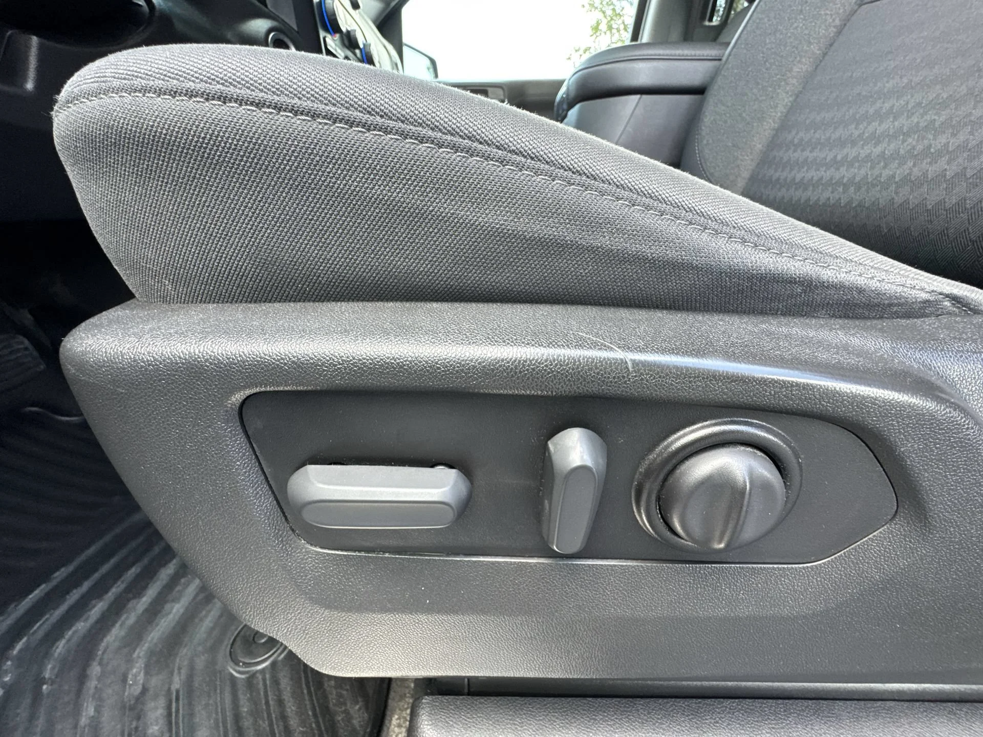 2022 Chevrolet Silverado 1500 Limited RST - Photo 12