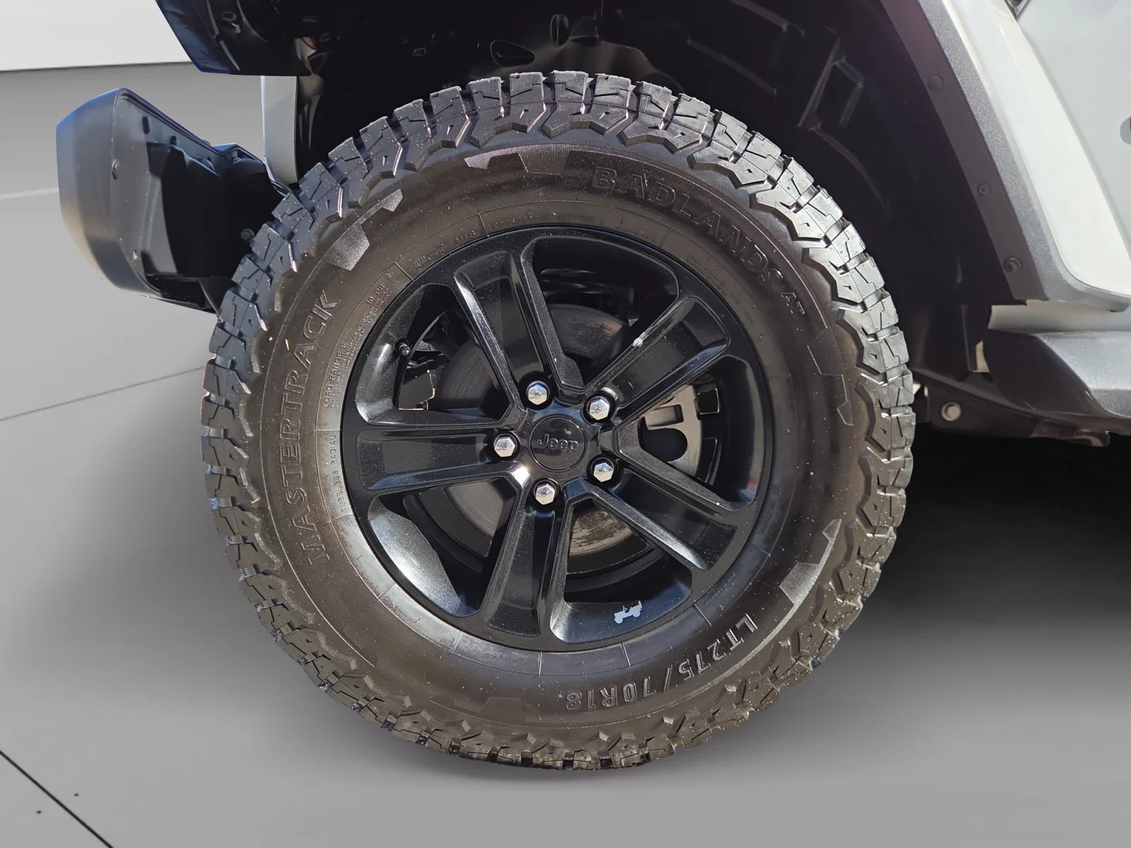 Used 2021 White Jeep Unlimited Sahara Altitude image 14