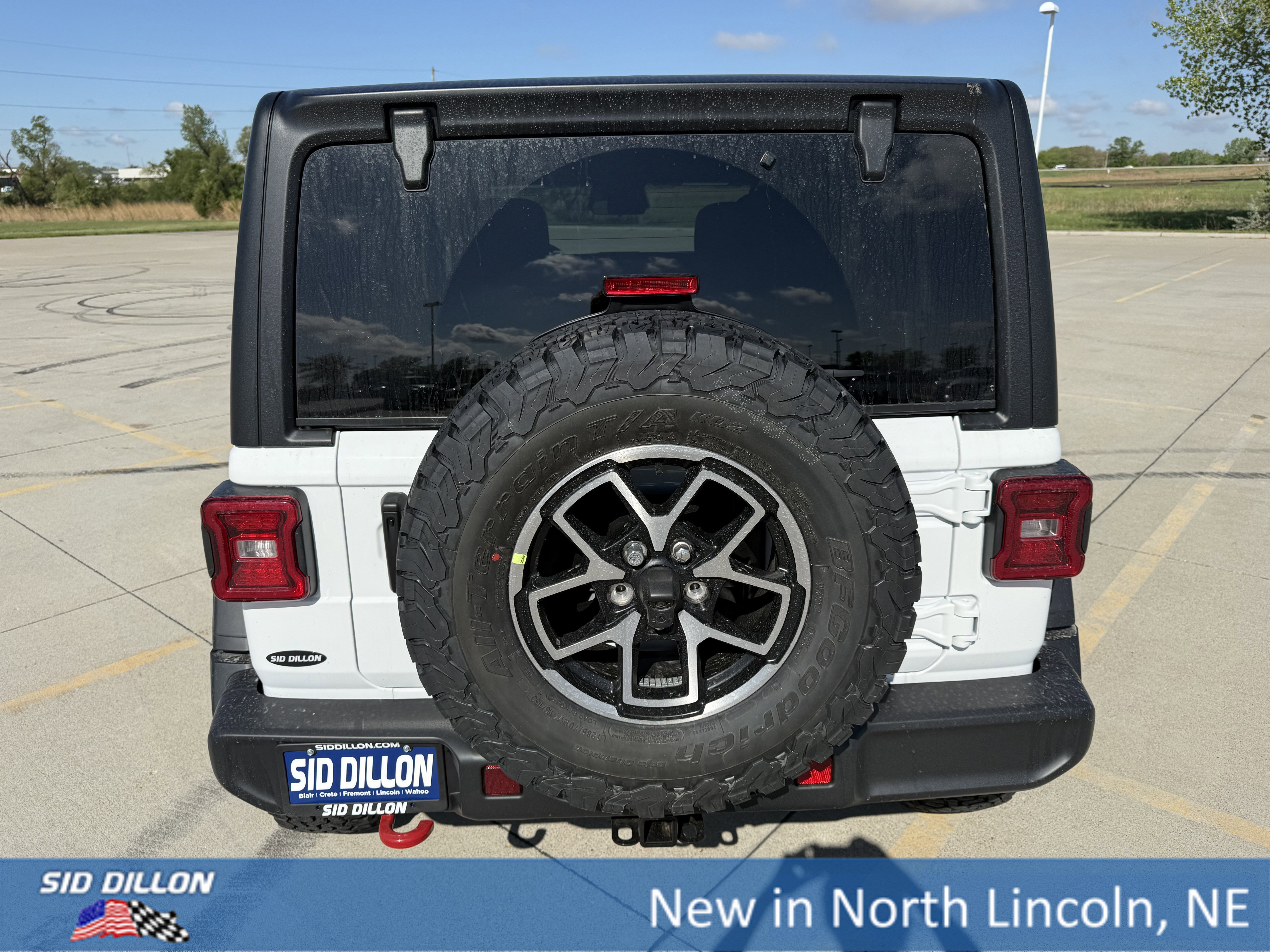 View vehicle photo 4
