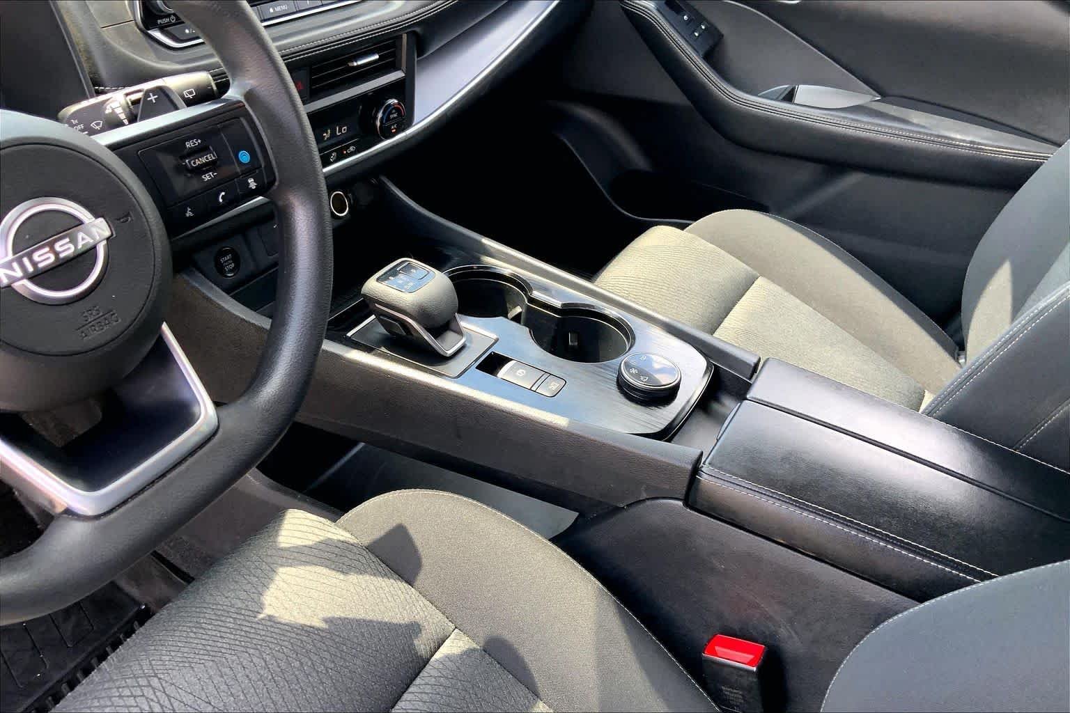 Used 2024 Everest White Pearl Nissan SV image 15