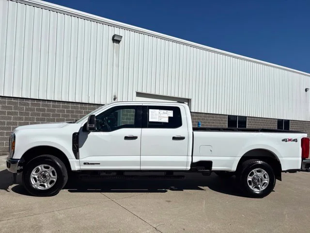 Certified Used 2025 Oxford White Clearcoat Ford XLT image 10