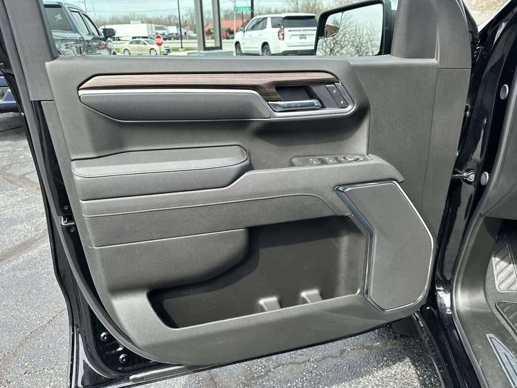 Used 2025 Black Chevrolet LT image 18