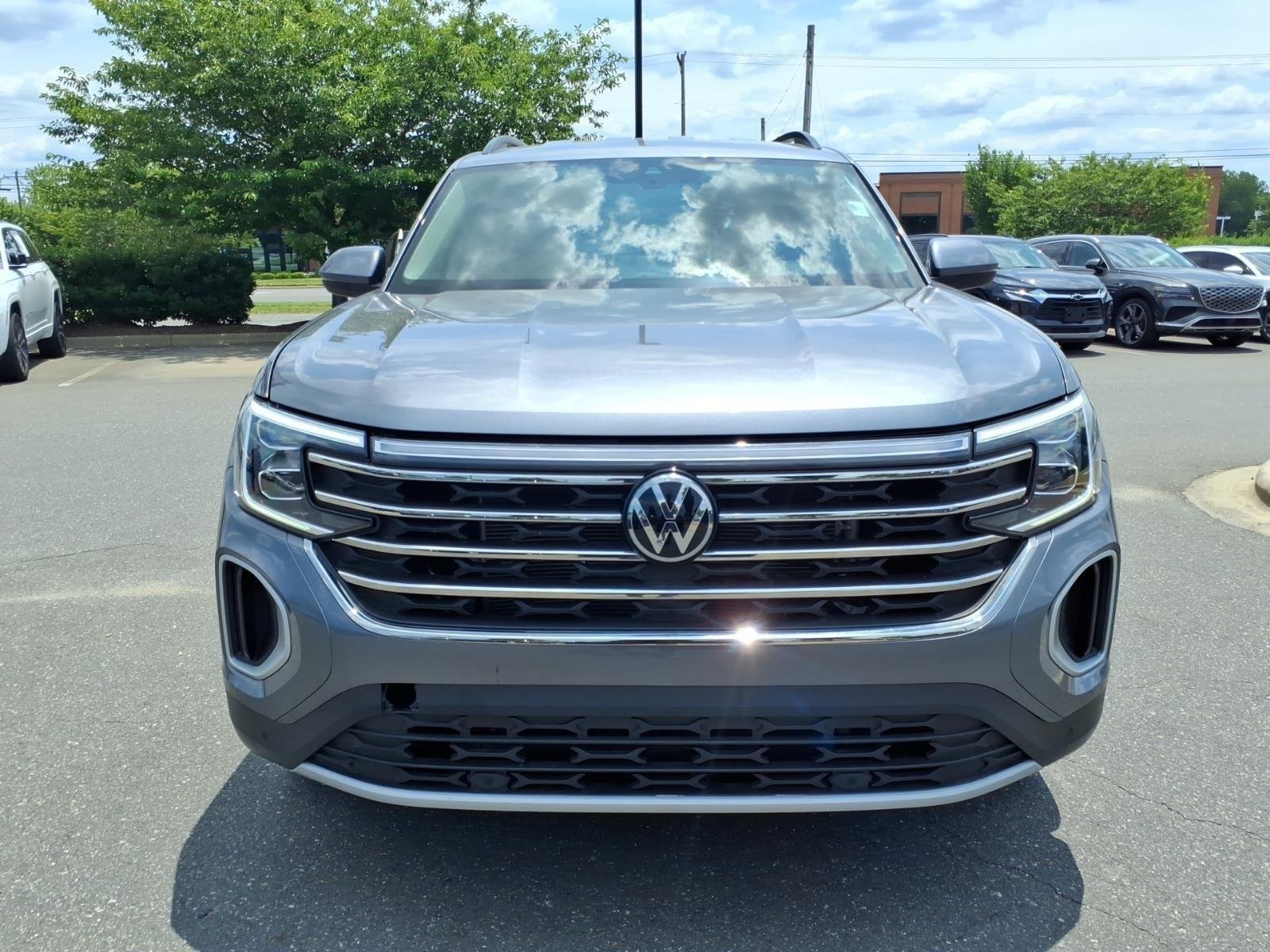 Used 2025 GRAY VOLKSWAGEN SE image 12