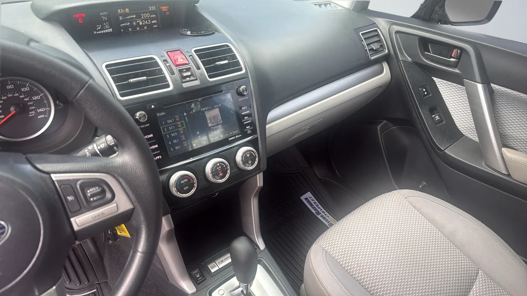 Used 2017 White Subaru 2.5i Premium image 16