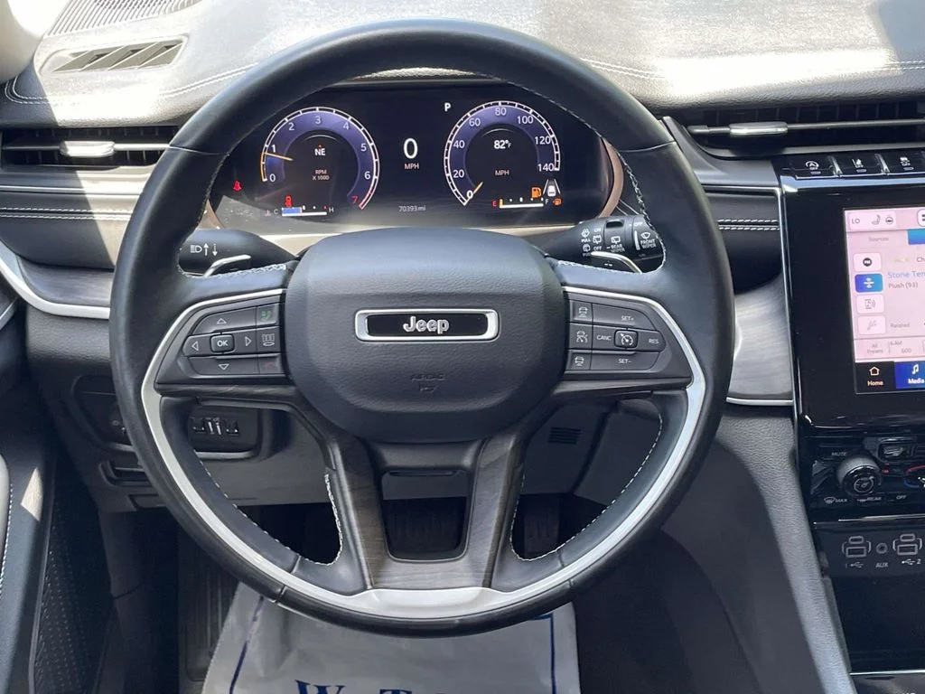 Used 2022 Gray Jeep Limited image 24