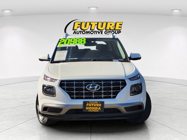 Used 2025 White Hyundai SEL image 2