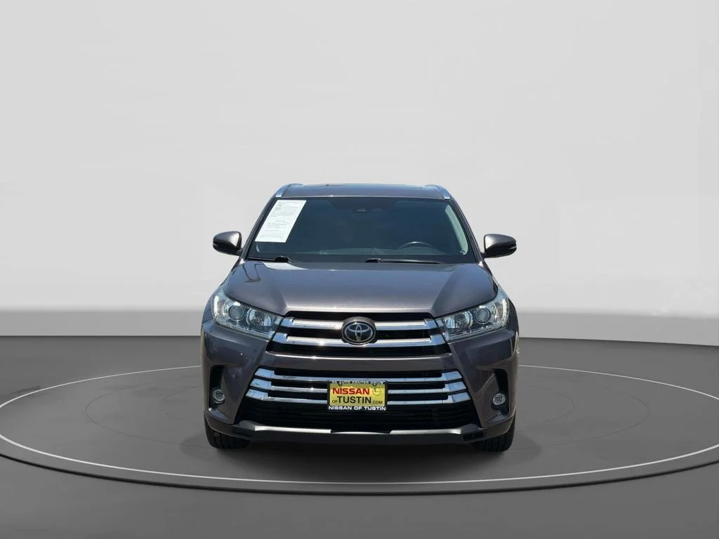 Used 2019 Predawn Gray Mica Toyota Limited image 2