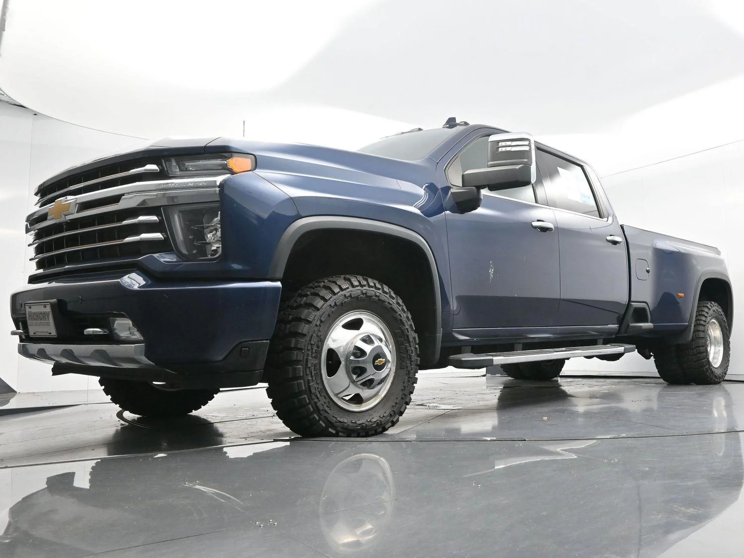 Used 2023 Northsky Blue Metallic Chevrolet High Country image 41