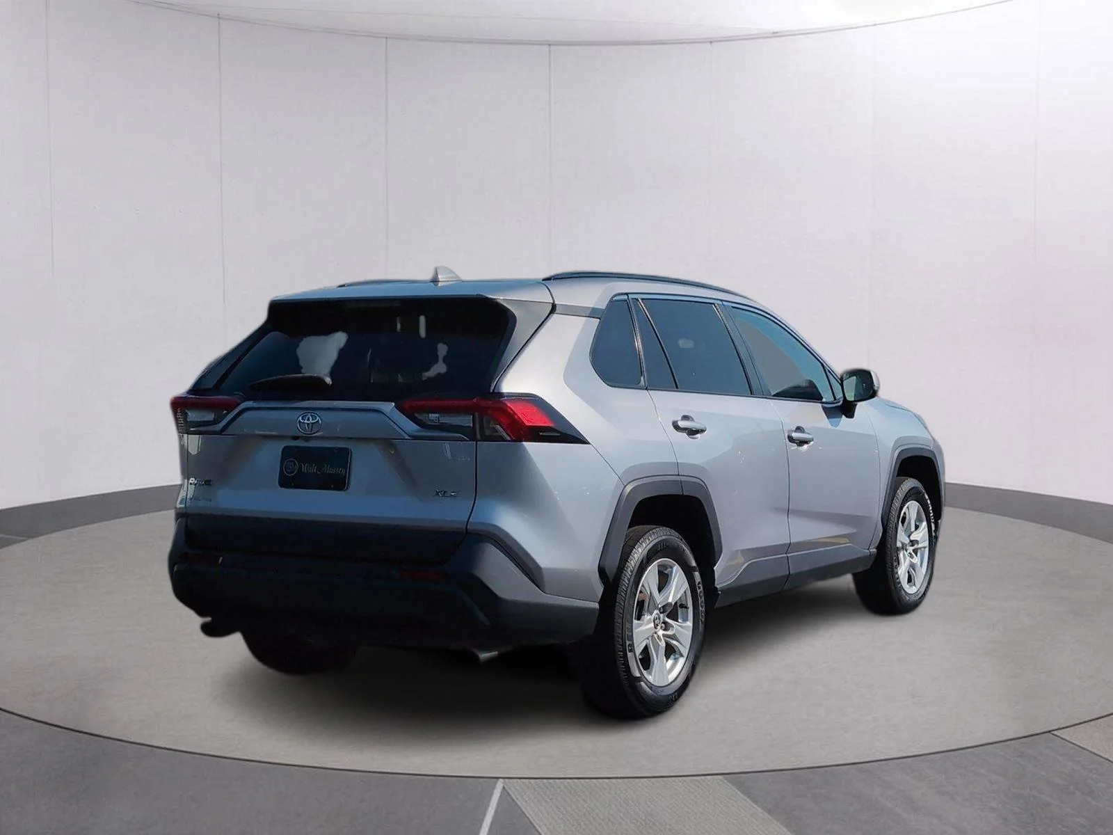 Used 2020 Silver Sky Metallic Toyota XLE image 7