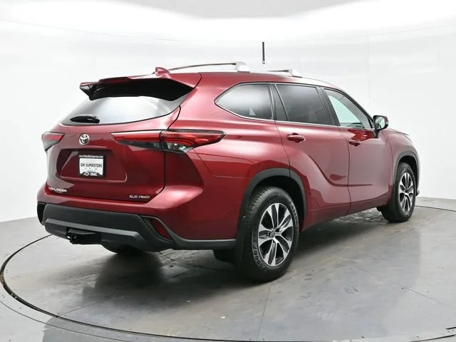 Used 2022 Ruby Flare Pearl Toyota XLE image 7