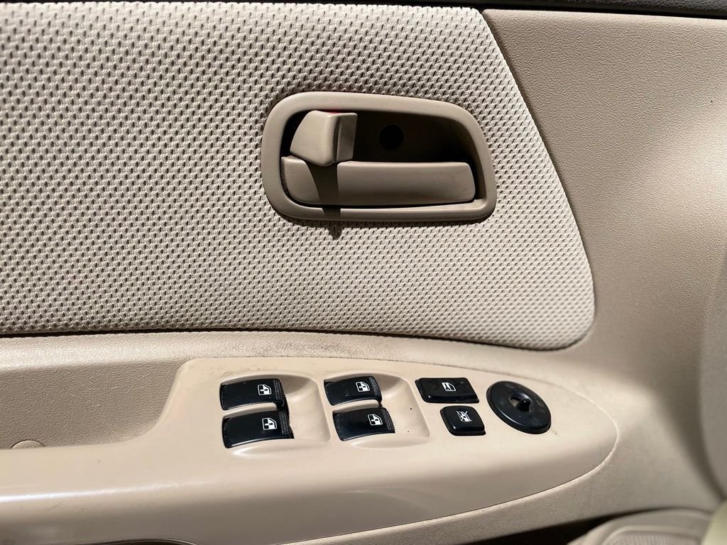 Used 2008 Cashmere / Beige Kia LX image 9